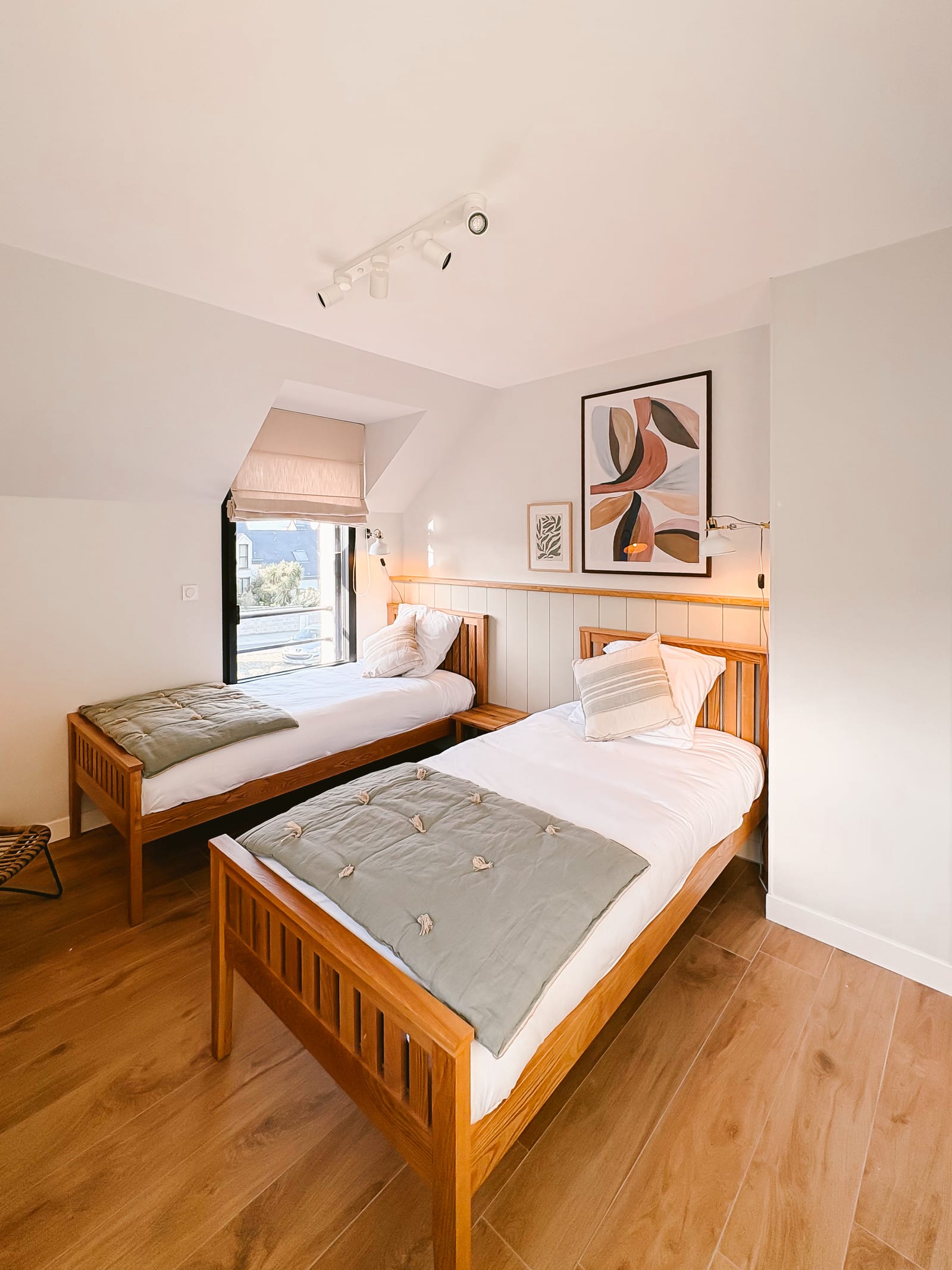 Chambre Cézembre — deux lits simples rapprochables.