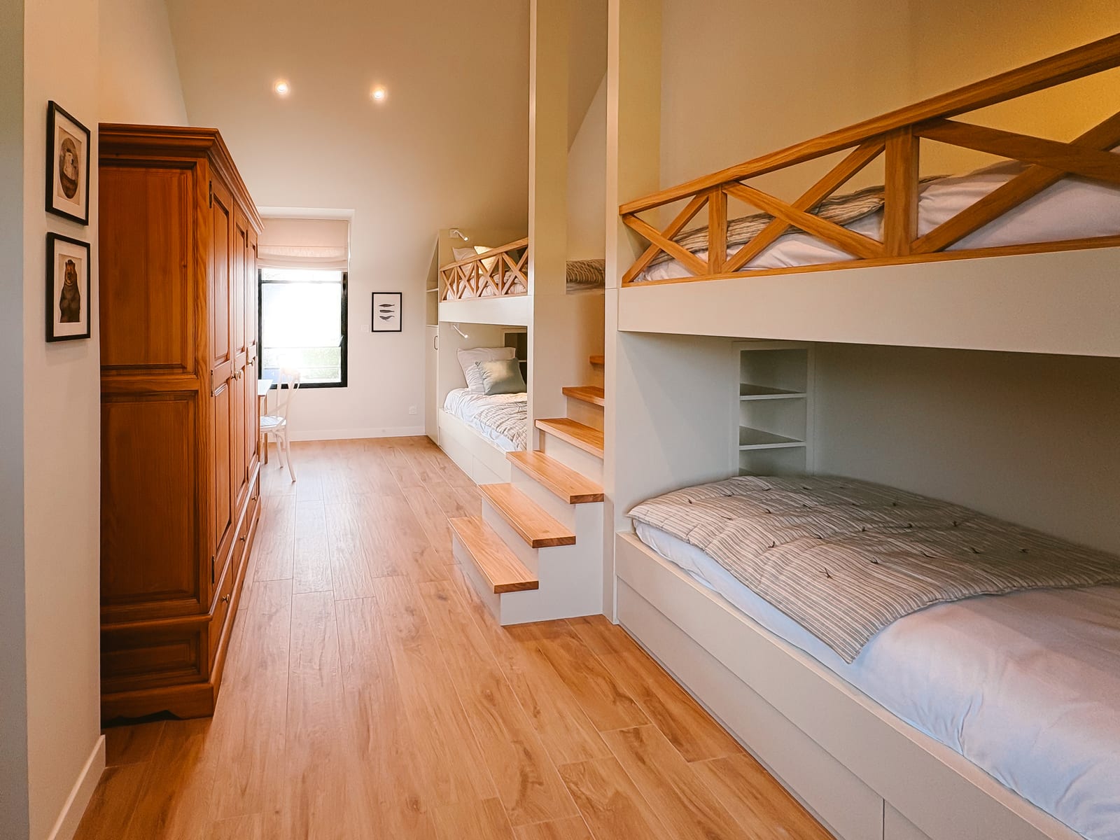 Chambre Grand Large — lits superposés pour quatre couchages.